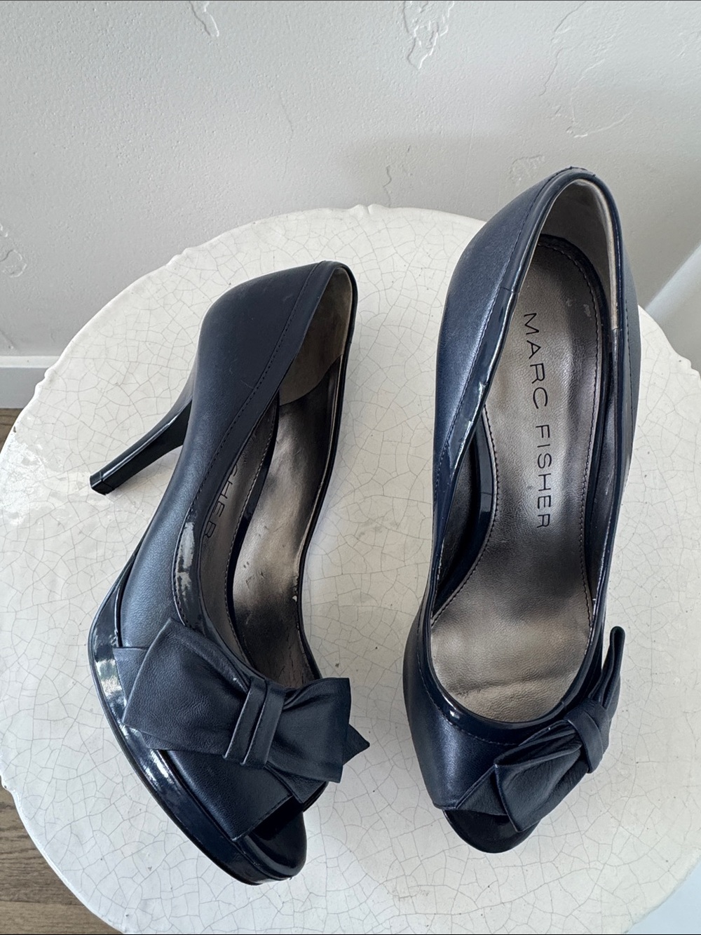 Marc Fisher MANILLA Leather Navy Blue Peep-Toe Bow Stiletto Heels Pumps Size 5.5